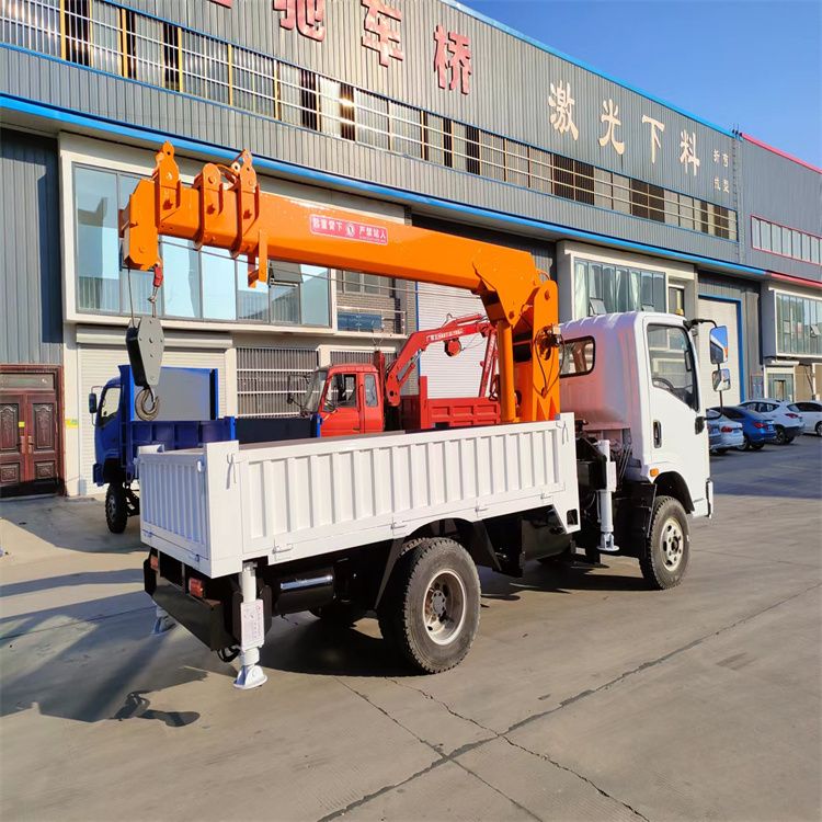 大石桥市三轮随车吊定制 农用改装机自备吊中瑞长期出售